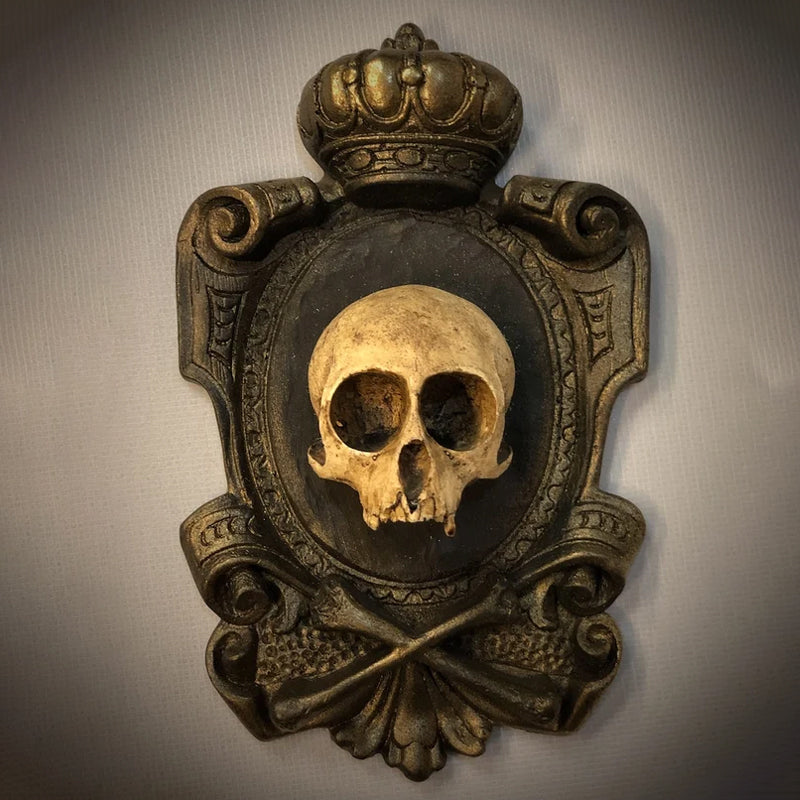 Hanging Skull Plaque