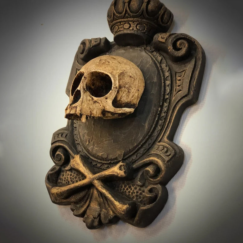 Hanging Skull Plaque