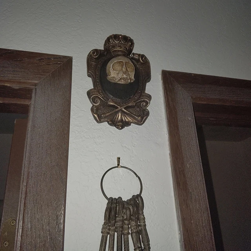 Hanging Skull Plaque